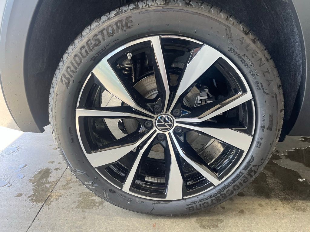 2025 Volkswagen Atlas SEL Premium R-Line photo 29
