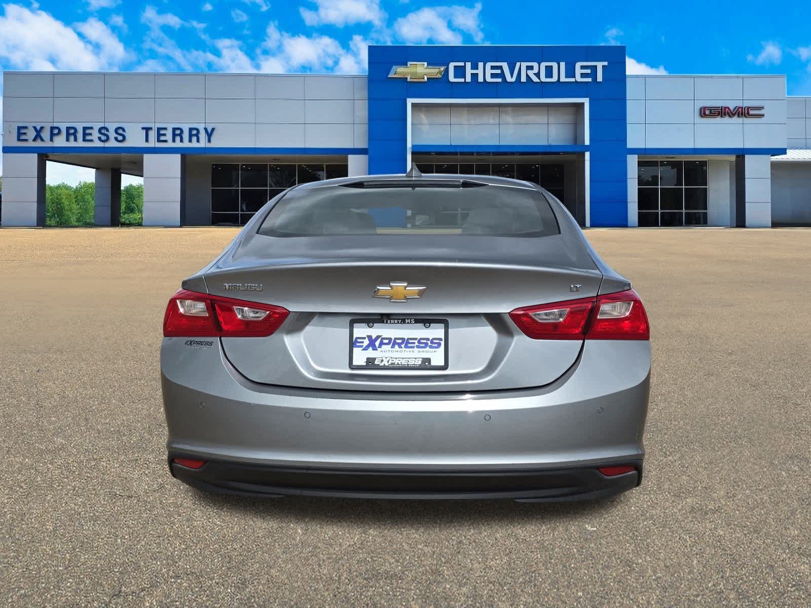 2024 Chevrolet Malibu 1LT photo 2