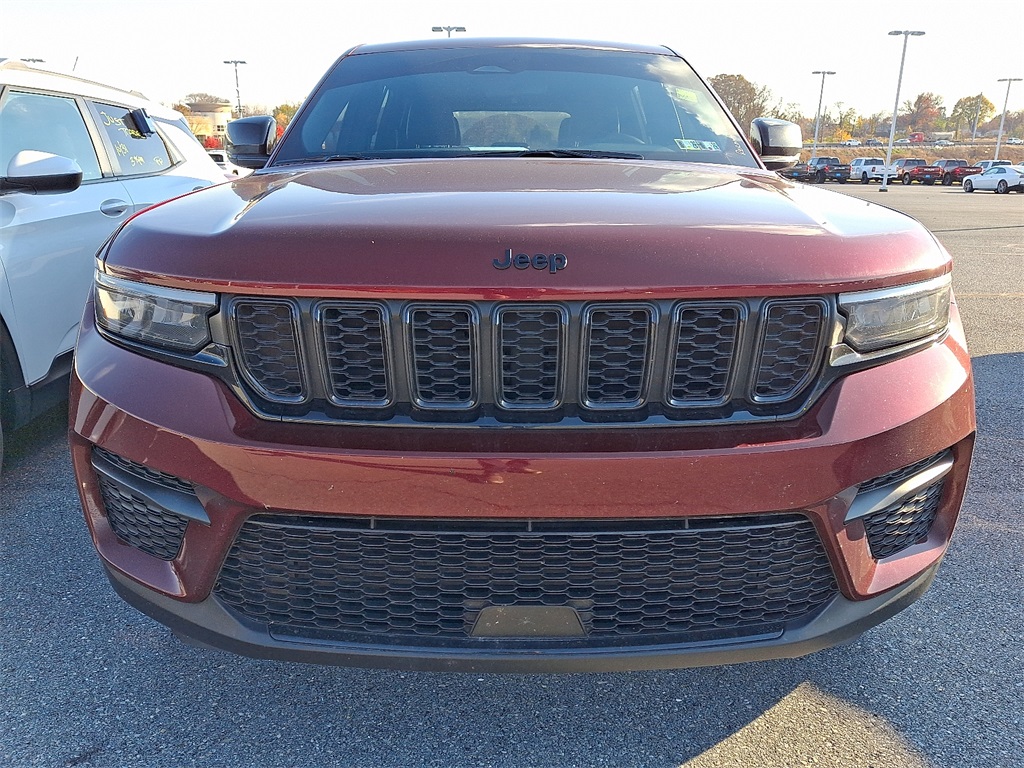2023 Jeep Grand Cherokee Altitude photo 2