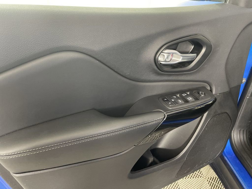 2023 Jeep Cherokee Altitude Lux photo 21