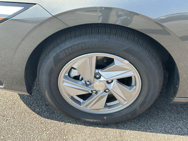 2025 Hyundai Elantra SE photo 10