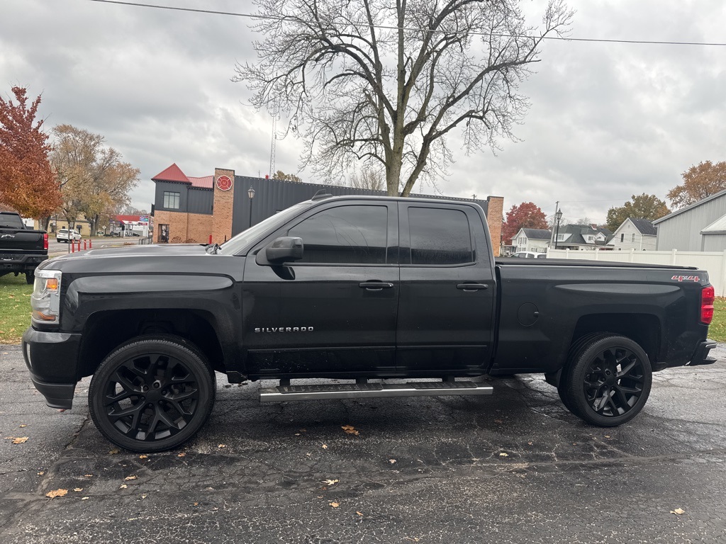 2017 Chevrolet Silverado 1500 LT photo 3