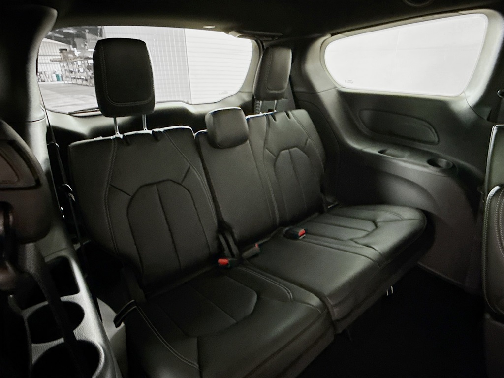 2025 Chrysler Pacifica photo 25