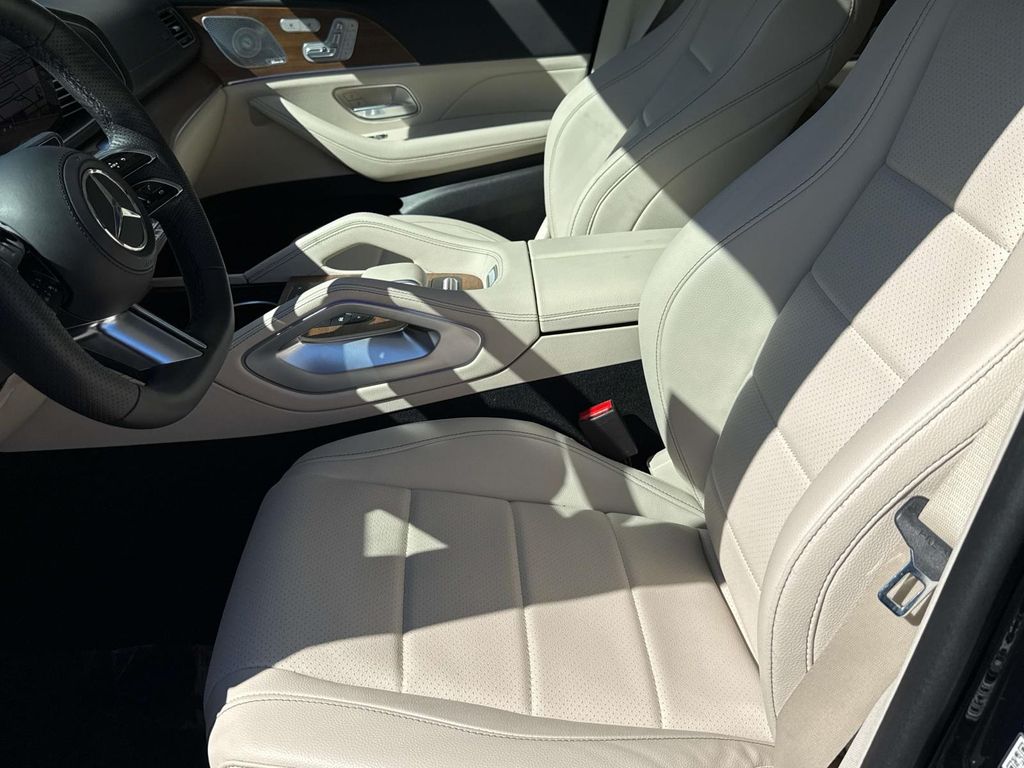 2024 Mercedes Benz GLS 450 4MATIC photo 31