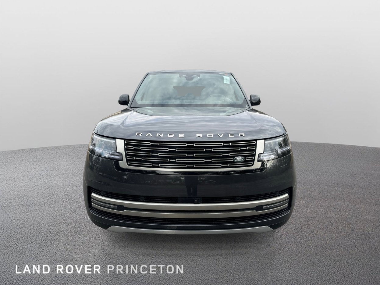 2025 Land Rover Range Rover SE photo 2