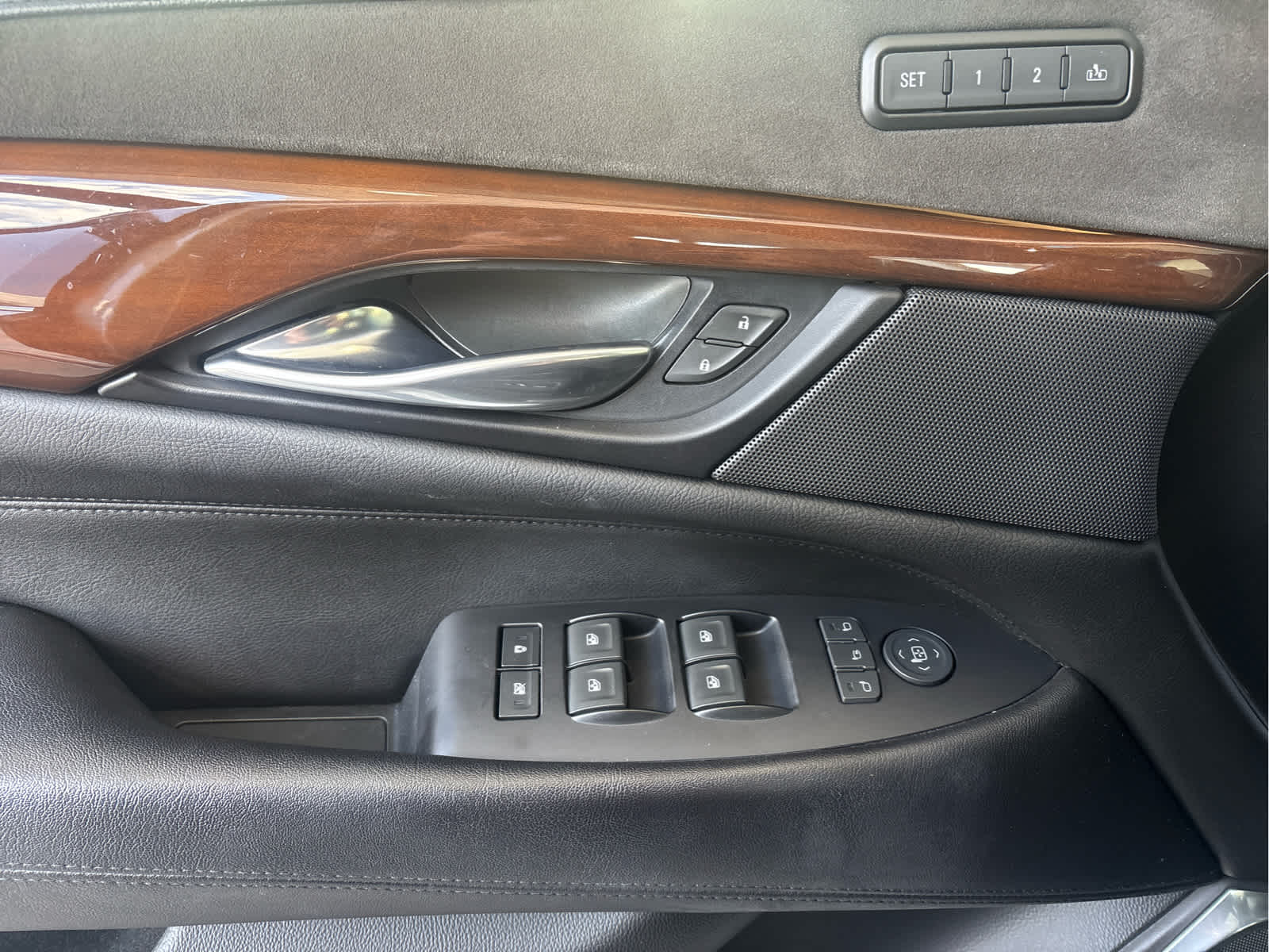 2018 Cadillac Escalade ESV Luxury photo 22