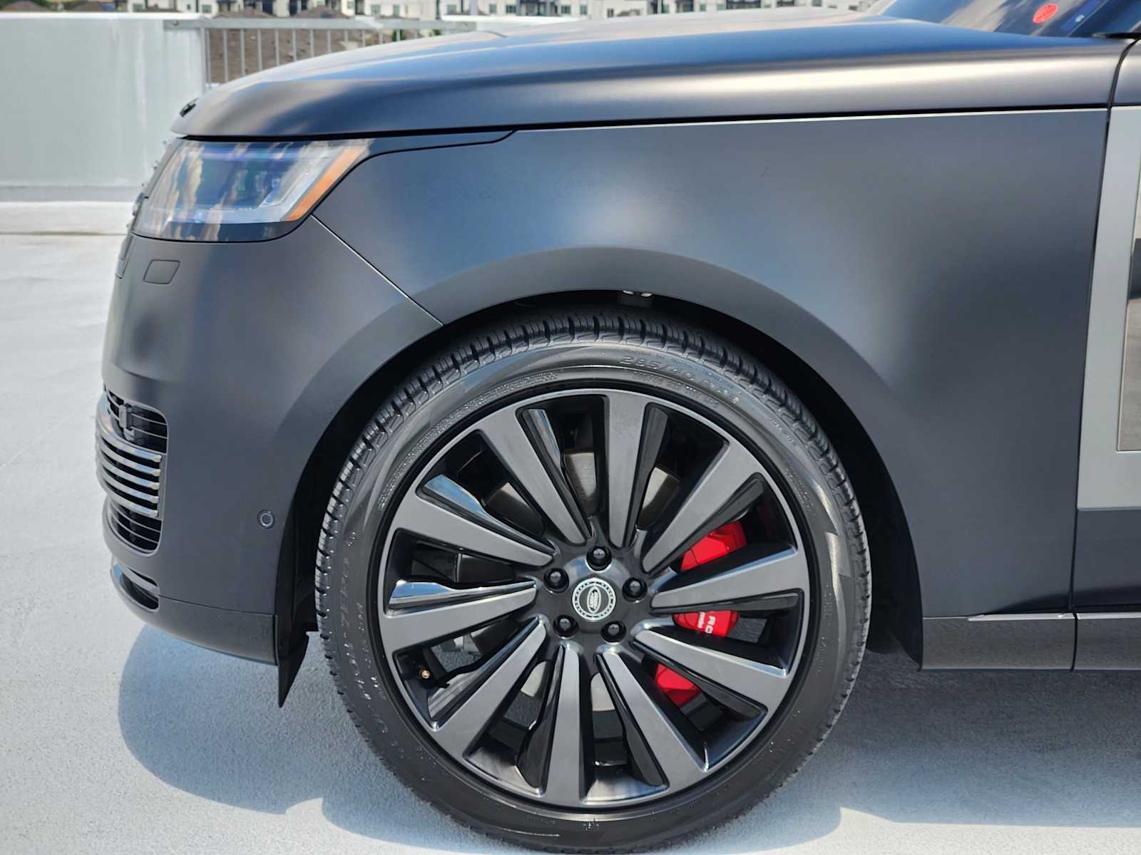 2023 Land Rover Range Rover SV photo 9