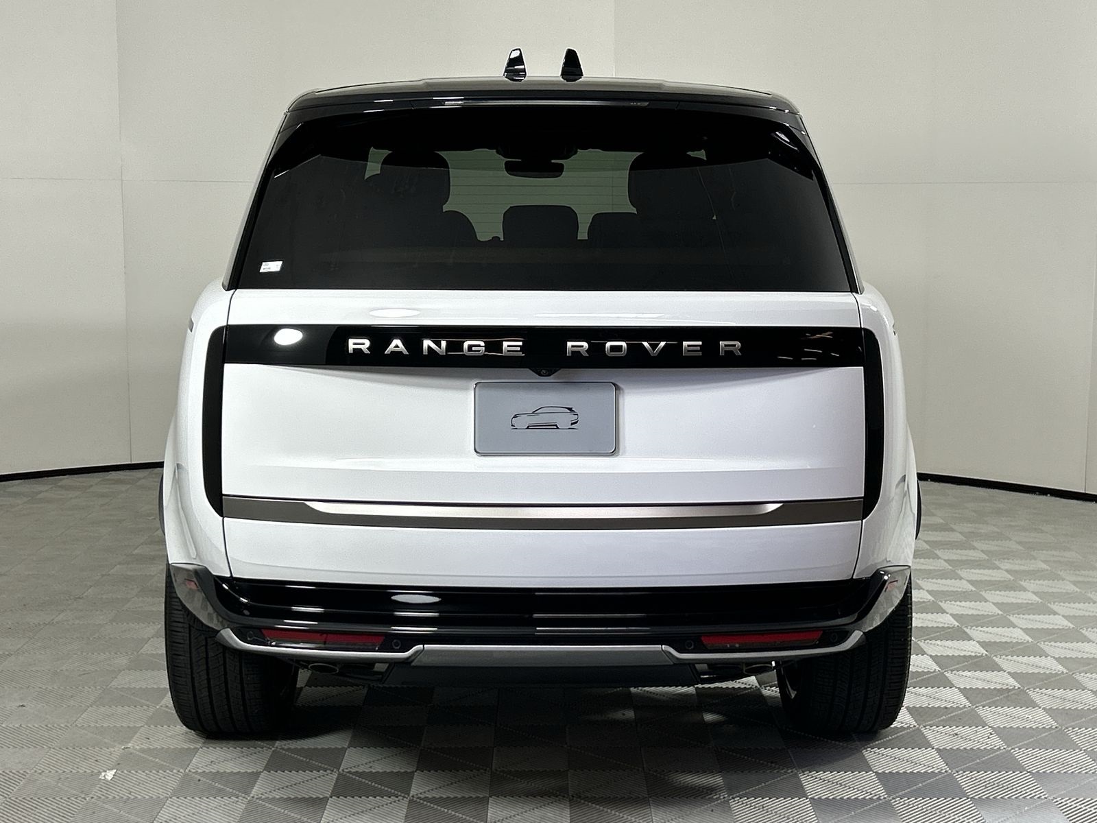 2025 Land Rover Range Rover SE photo 3