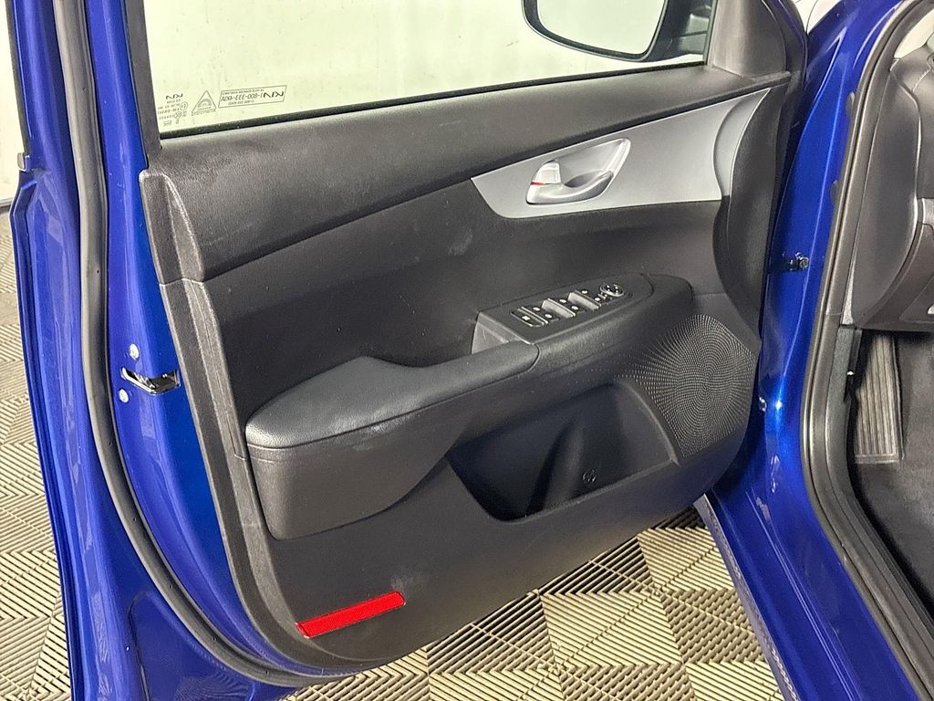 2023 Kia Forte LXS photo 10
