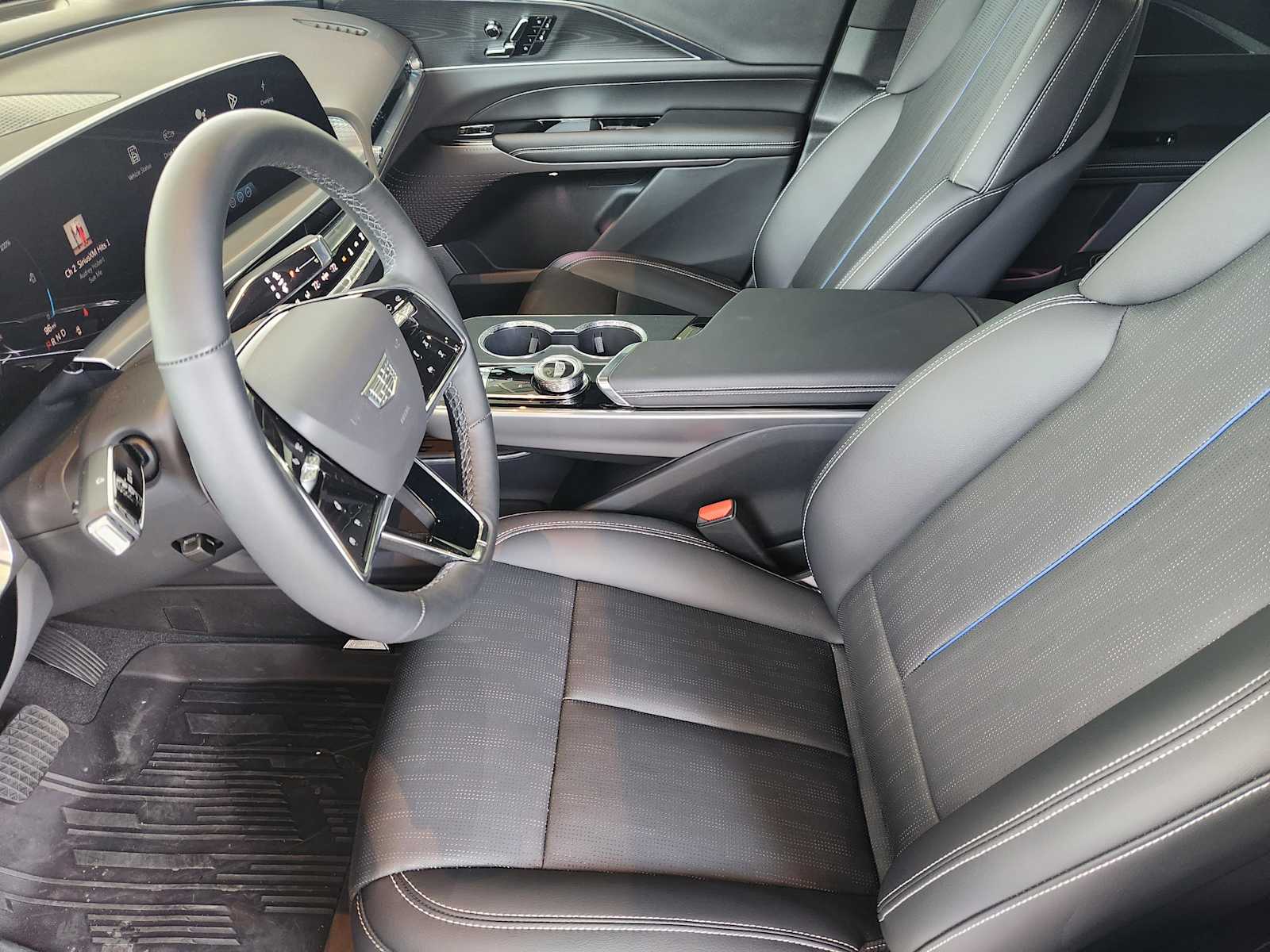 2025 Cadillac Lyriq Luxury photo 8