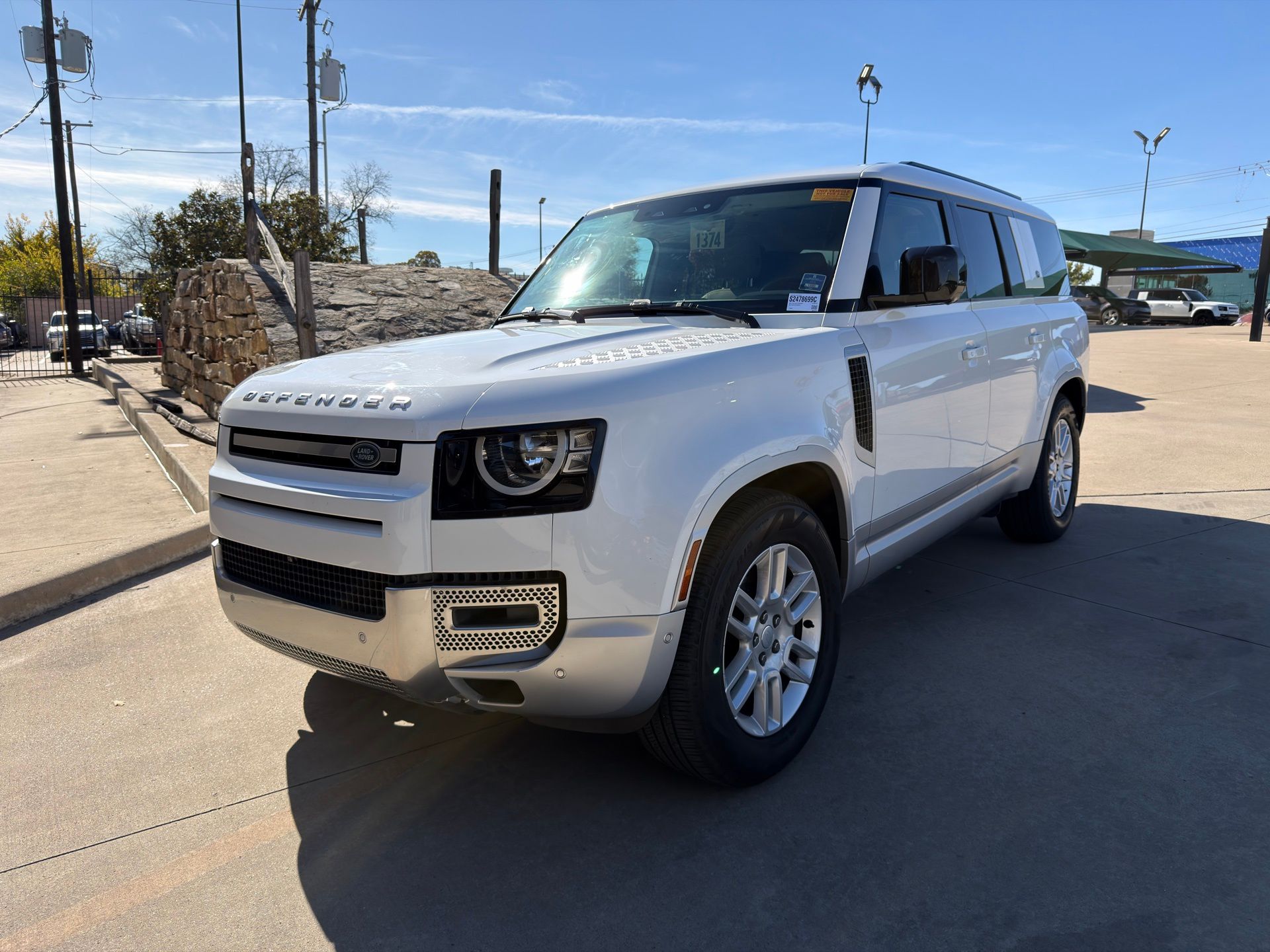 2023 Land Rover Defender S's photo