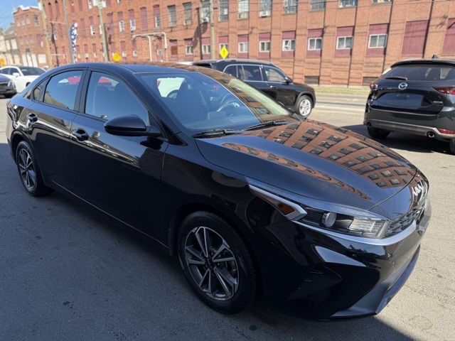 2023 Kia Forte LXS photo 3