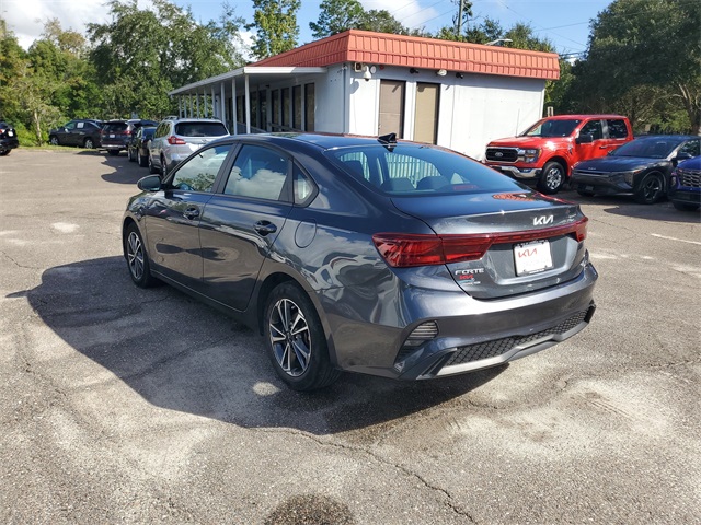 2022 Kia Forte LXS photo 4