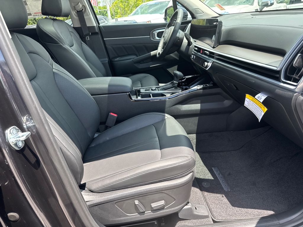 2025 Kia Sorento SX photo 13