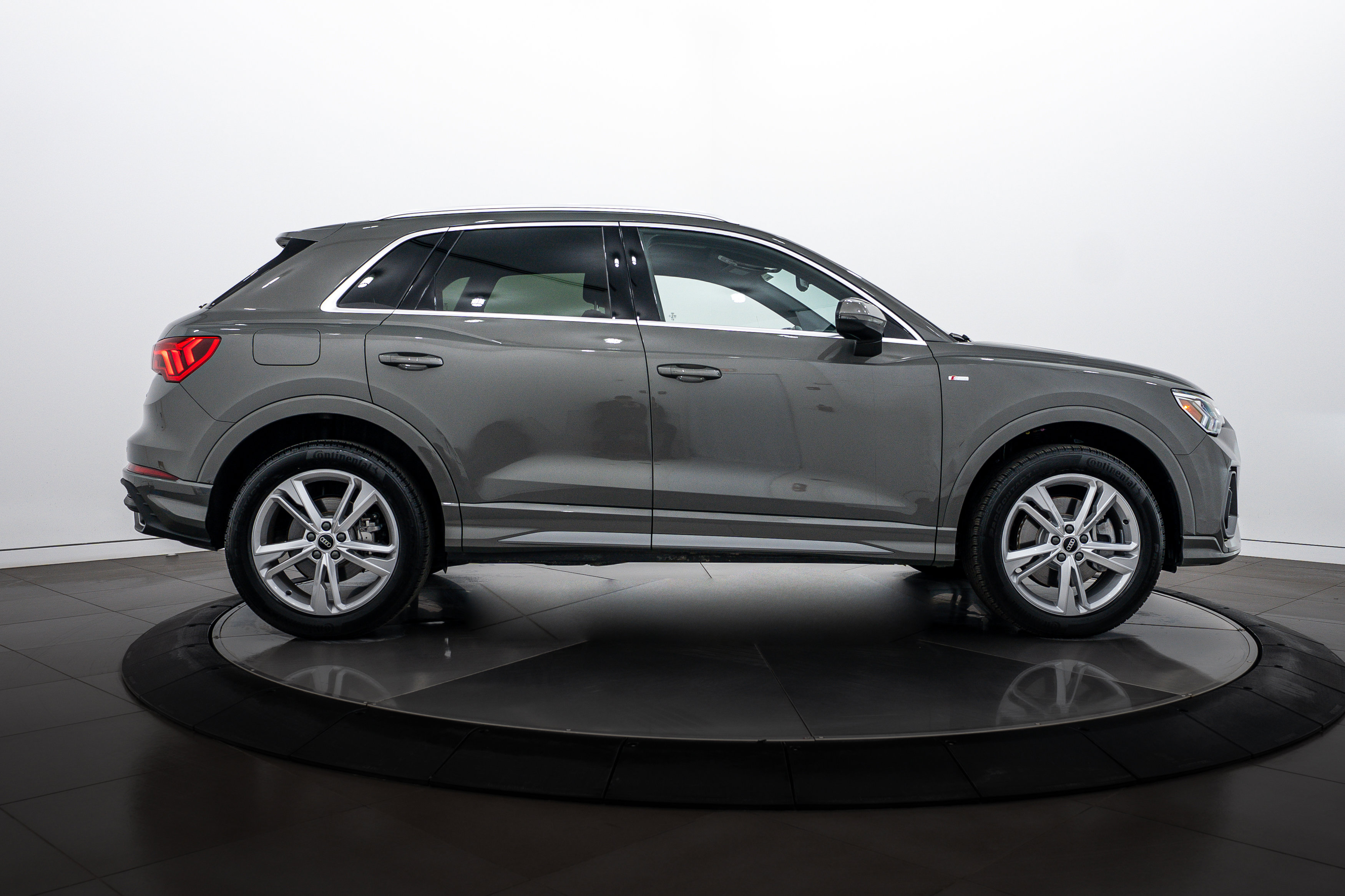 2024 Audi Q3 S line Premium photo 2
