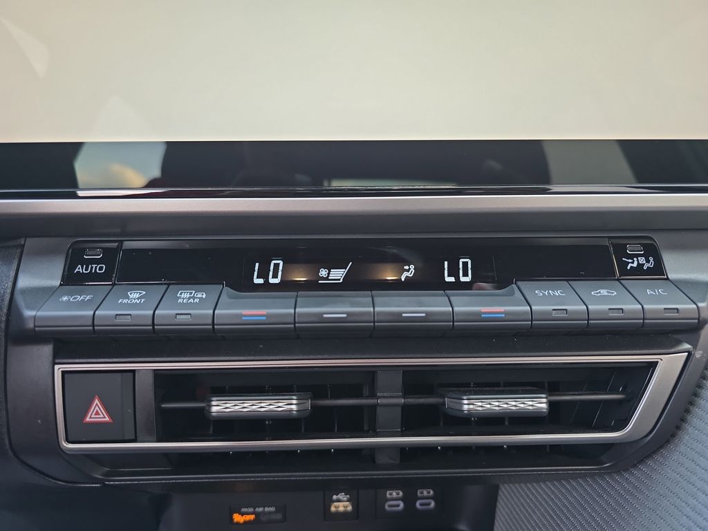 2025 Toyota Camry SE photo 21