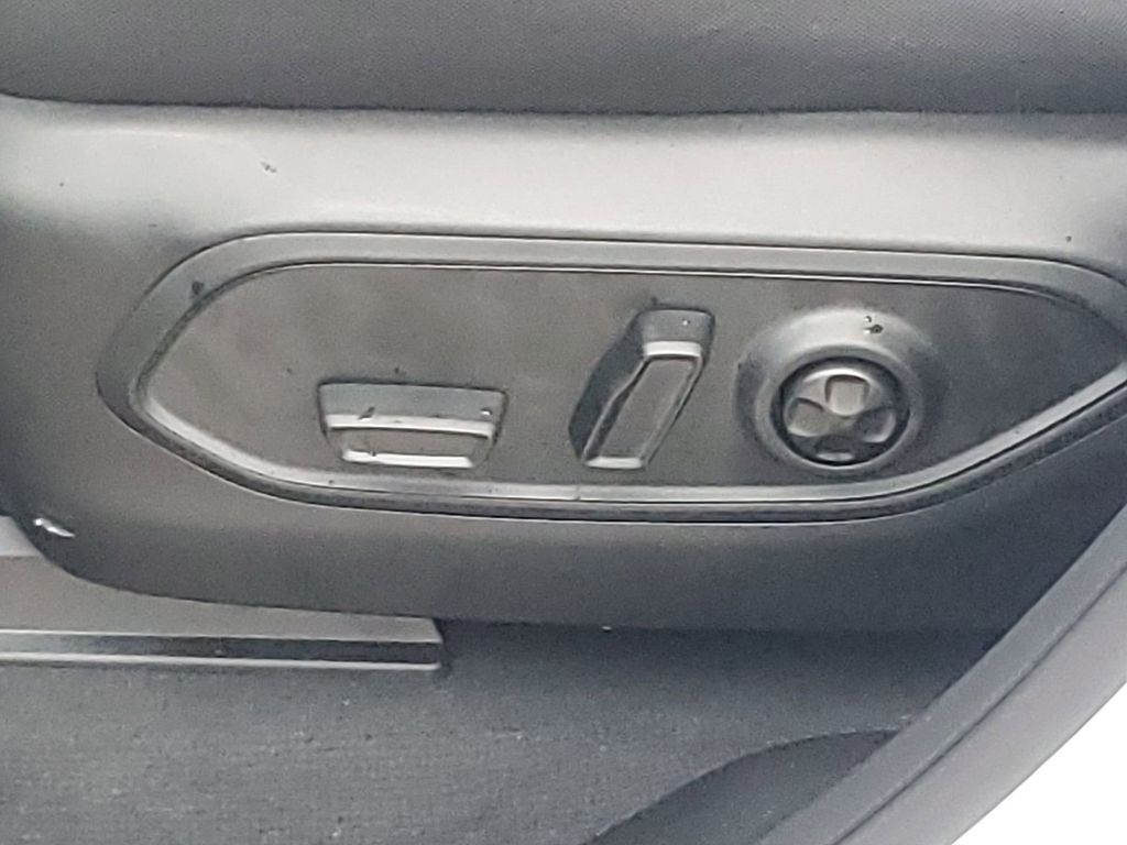2025 Jeep Grand Cherokee Laredo Altitude photo 26