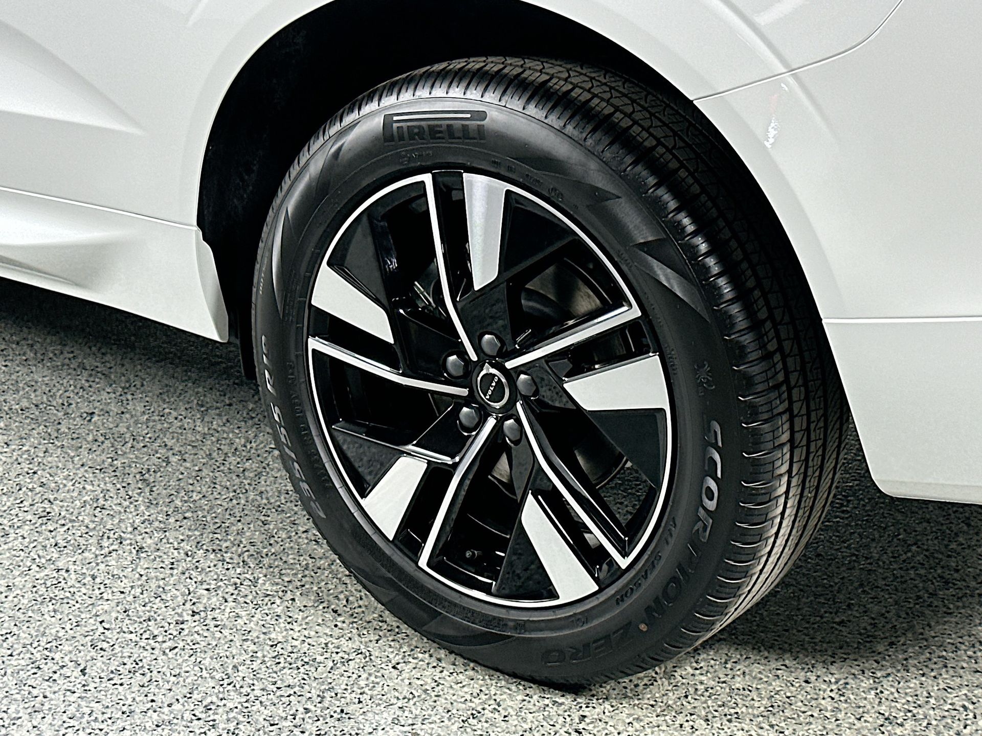 2026 Volvo XC60 B5 Core photo 8