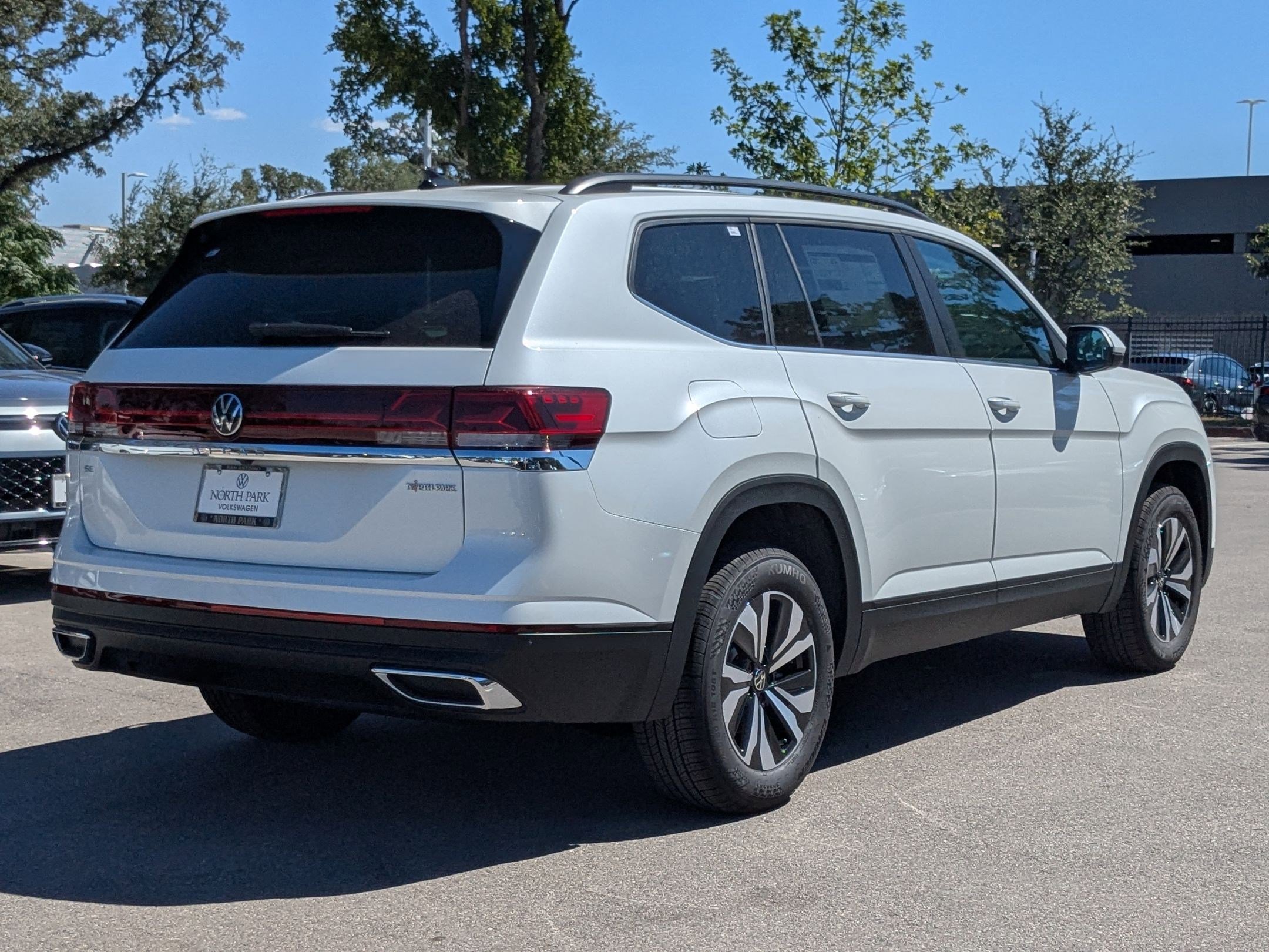 2026 Volkswagen Atlas SE photo 2