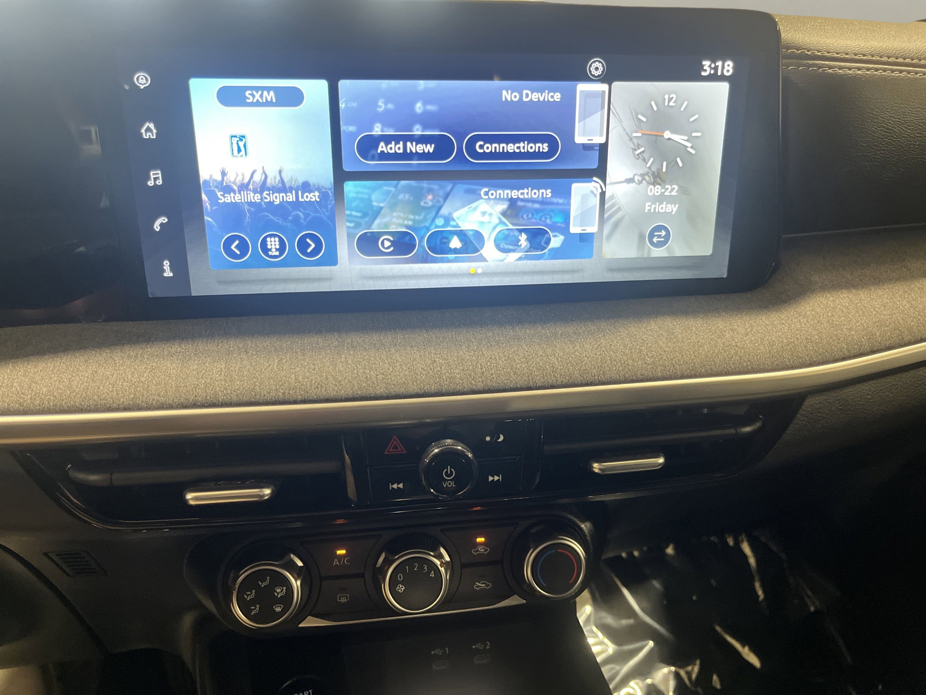 2025 Nissan Kicks SV photo 18