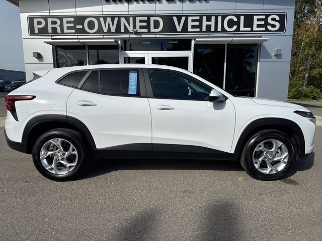 2024 Chevrolet Trax LS photo 2