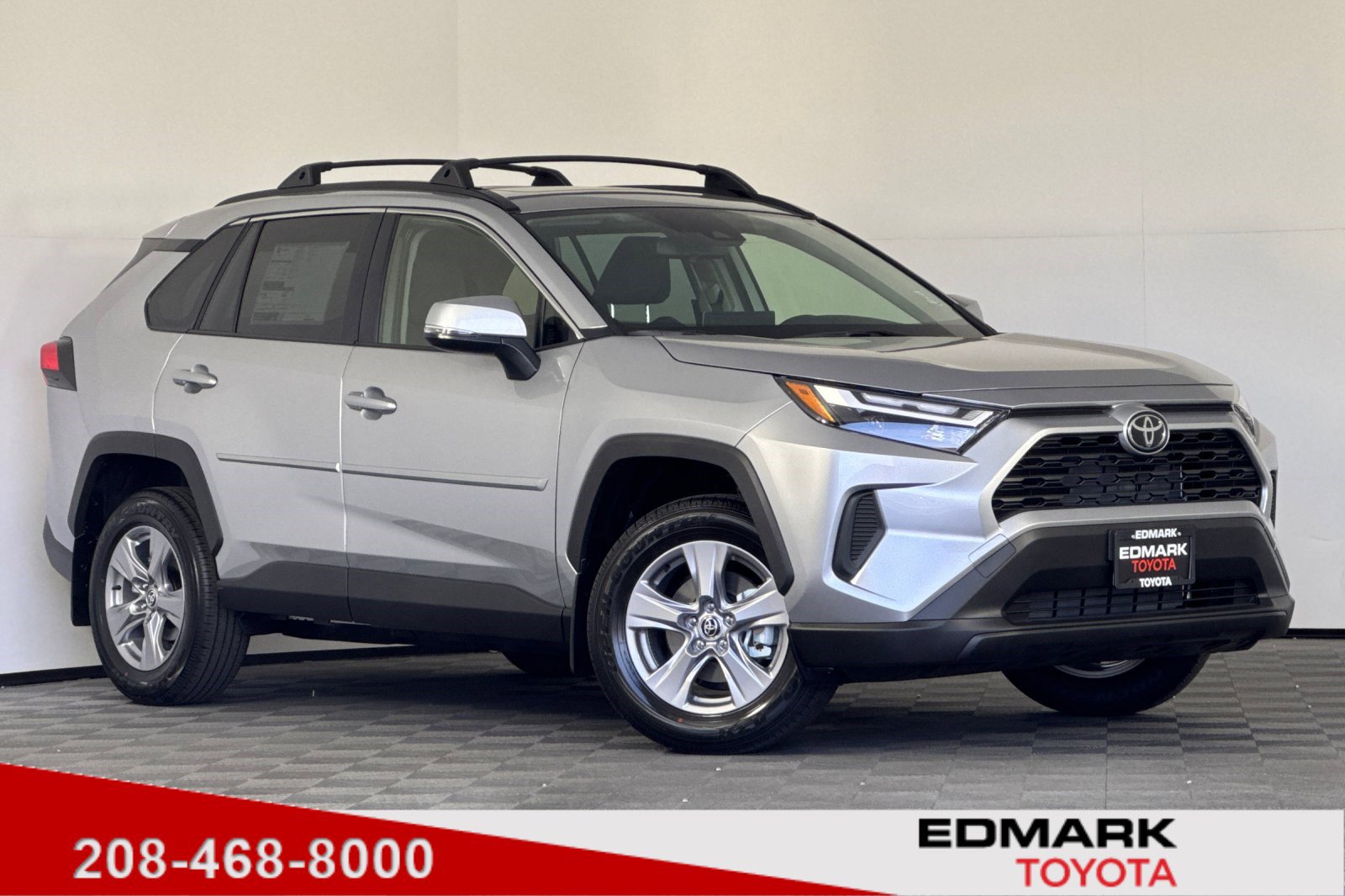 2025 Toyota RAV4 XLE's photo