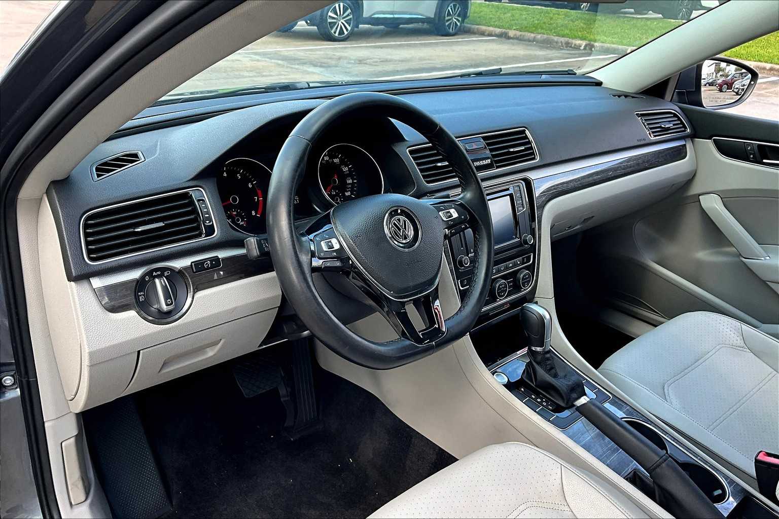 2018 Volkswagen Passat 2.0T SE photo 14