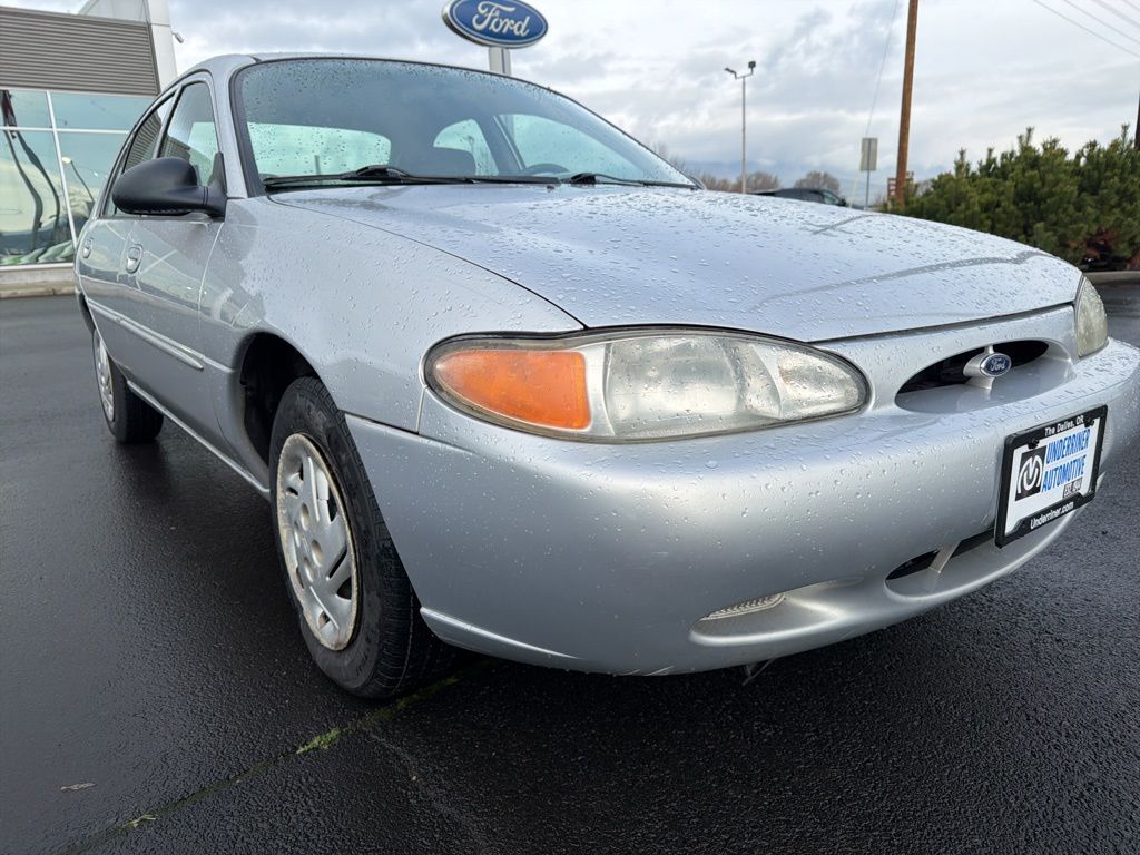2001 Ford Escort's photo