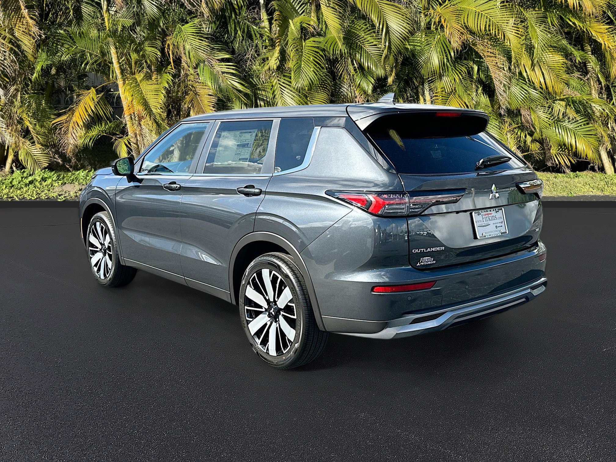 2025 Mitsubishi Outlander SE photo 3