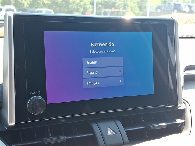 2025 Toyota RAV4 XLE photo 17