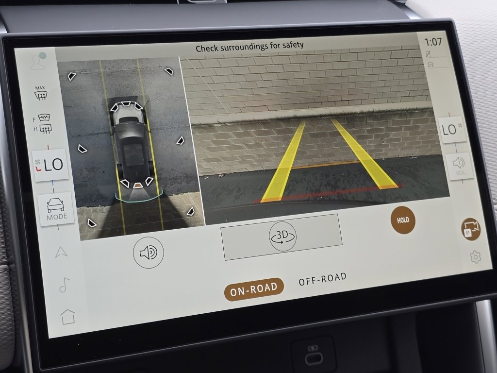 2025 Land Rover Discovery Sport Dynamic SE photo 4