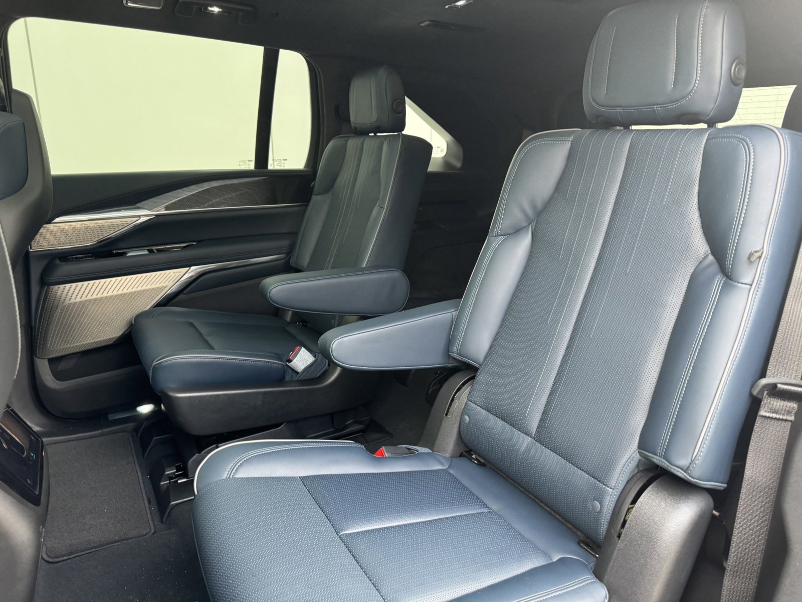 2025 Cadillac Escalade IQ Sport photo 11