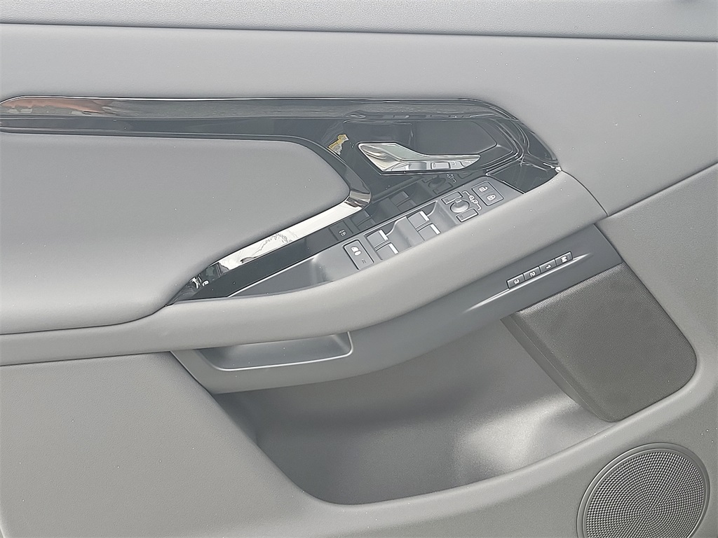 2025 Land Rover Range Rover Evoque S photo 7