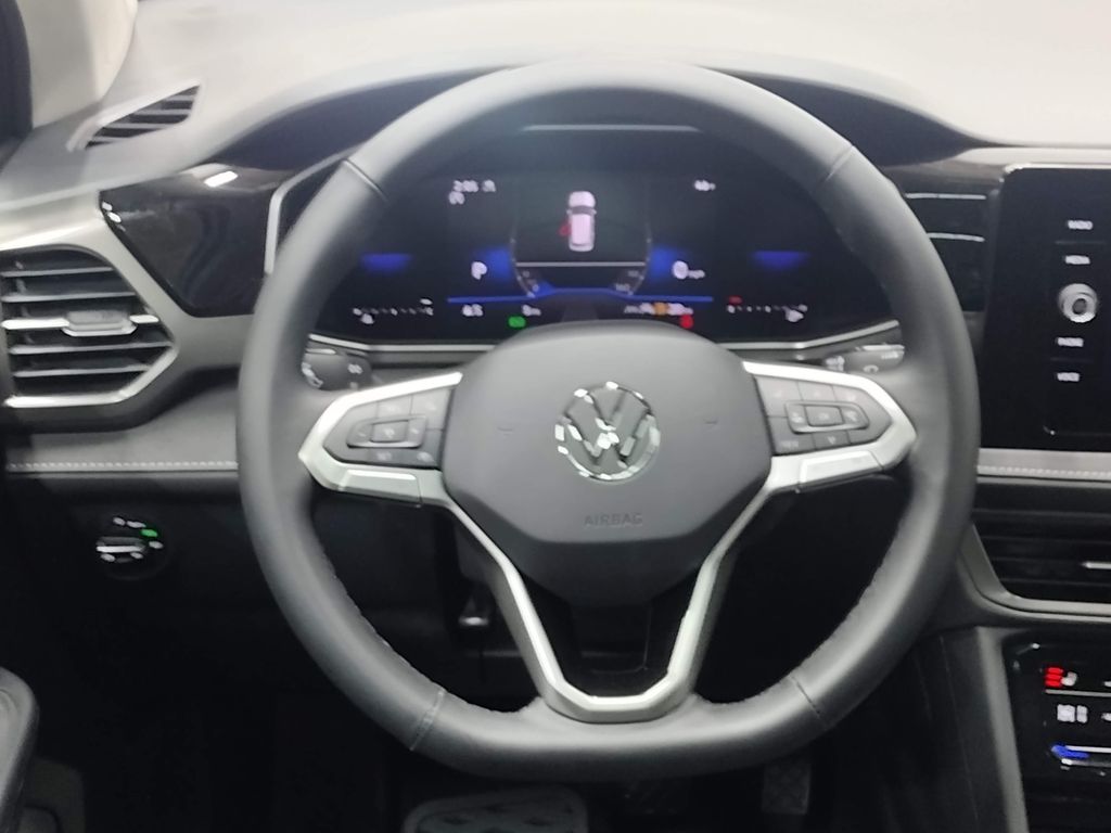 2025 Volkswagen Taos SE photo 27
