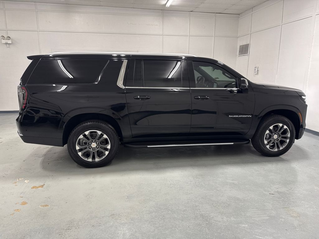 2025 Chevrolet Suburban LT photo 10