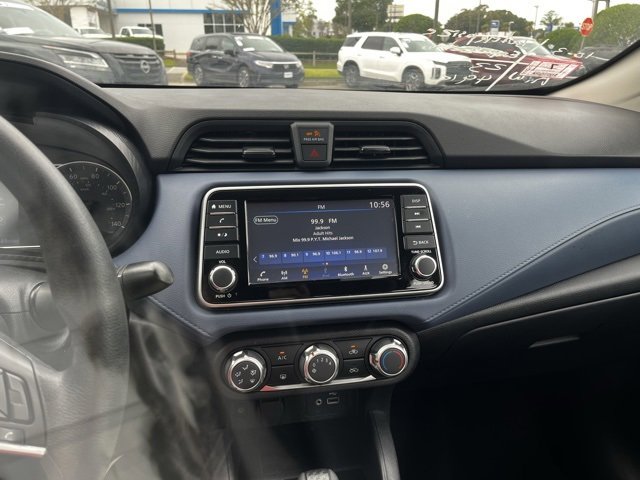 2023 Nissan Versa SV photo 4