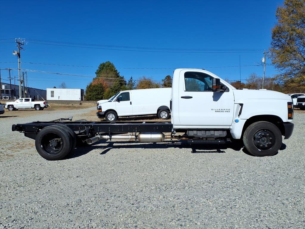 2023 Chevrolet Silverado 5500HD Work Truck photo 2