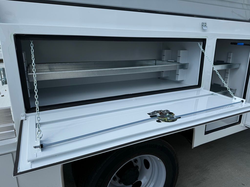2024 Ford F-550 photo 5