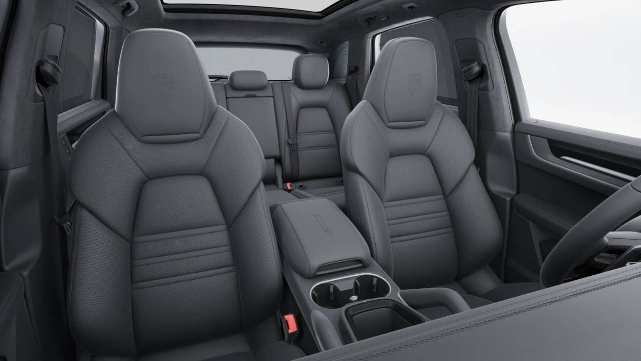 2025 Porsche Cayenne GTS photo 11