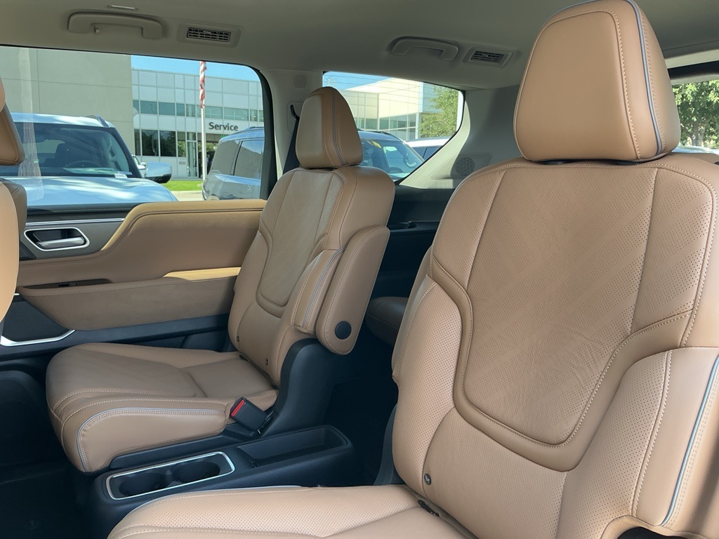 2026 Infiniti QX80 Luxe photo 21