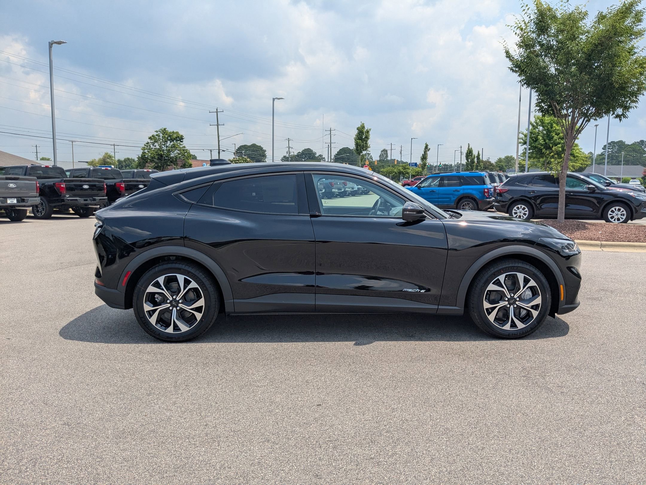 2025 Ford Mustang Mach-E Select photo 6