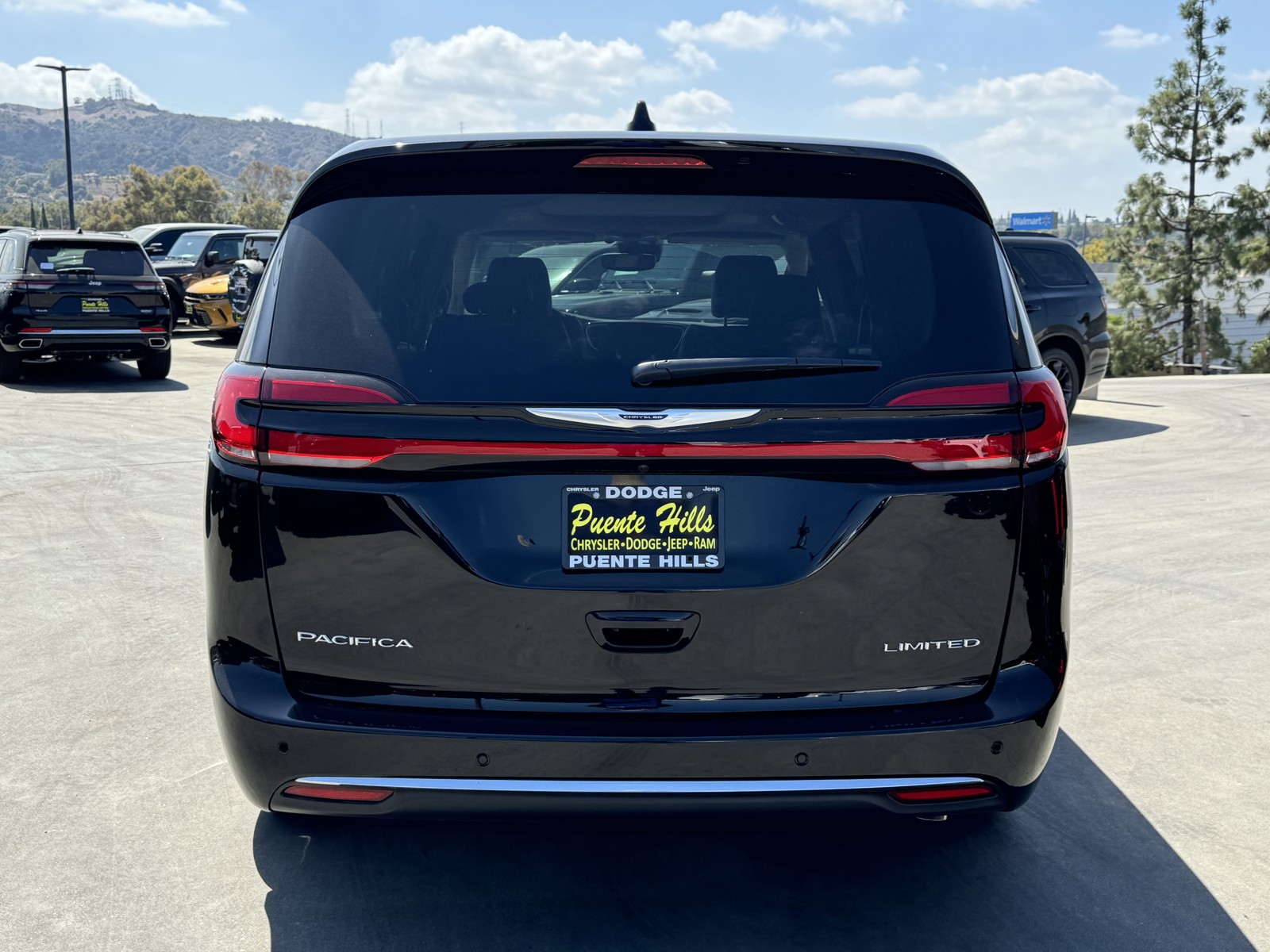 2024 Chrysler Pacifica Limited photo 4