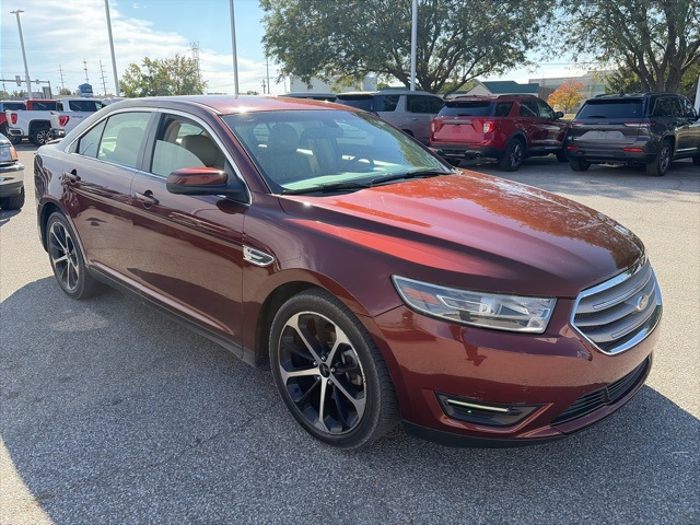 2015 Ford Taurus SEL photo 2