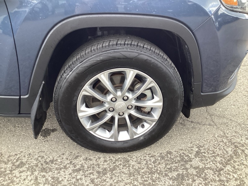 2021 Jeep Cherokee Latitude Lux photo 3