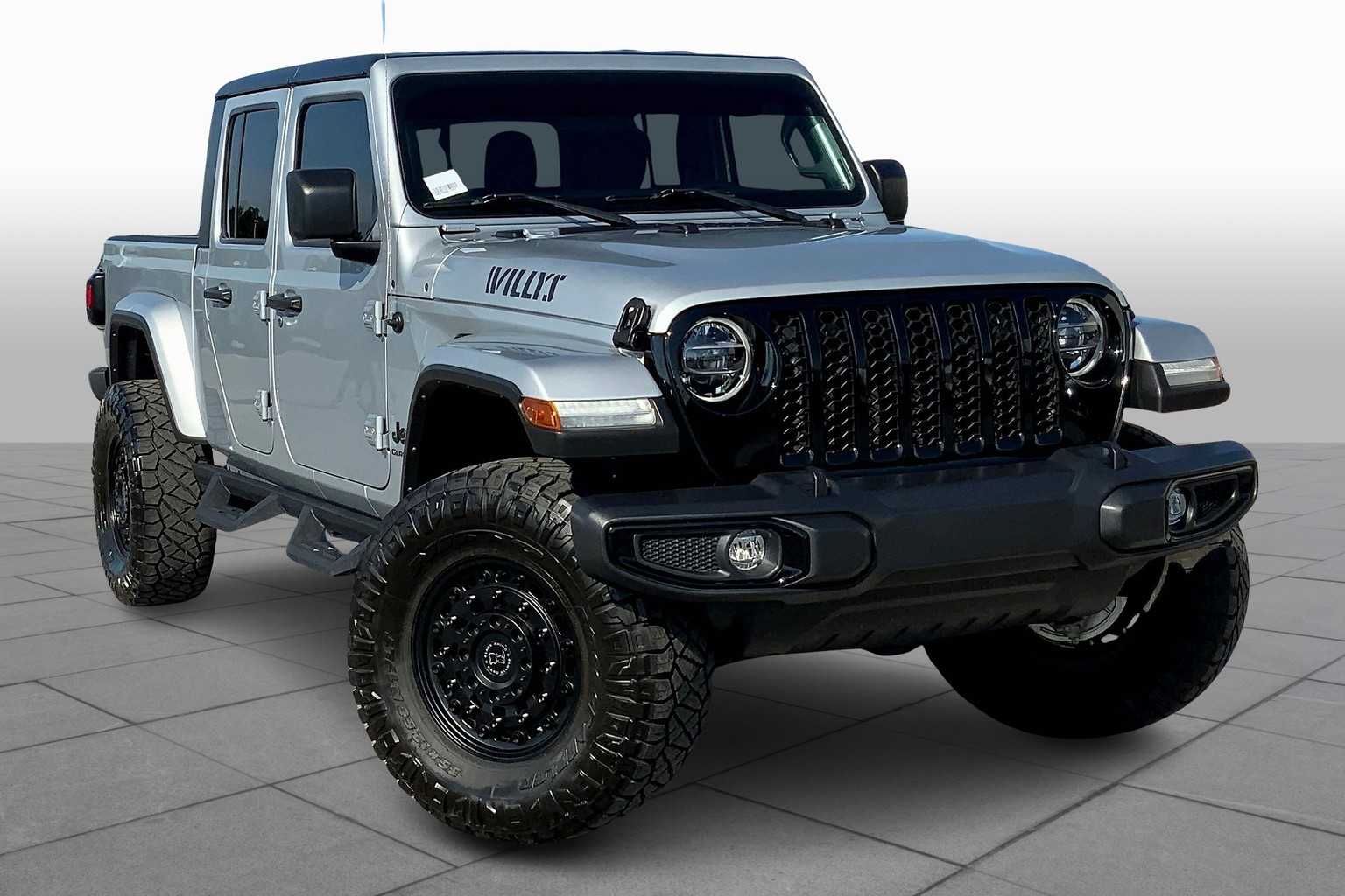 2022 Jeep Gladiator Willys Sport photo 2