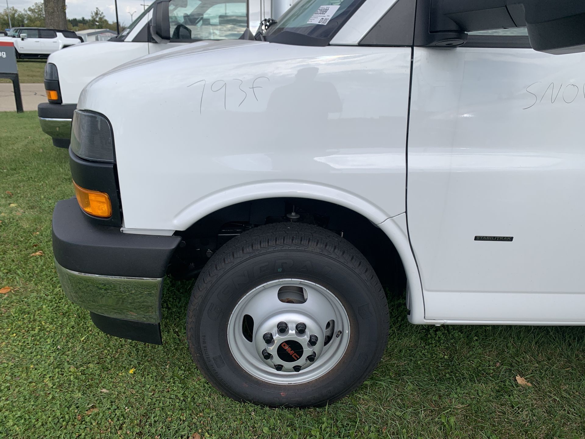 2025 Gmc Savana Cutaway 3500 photo 25