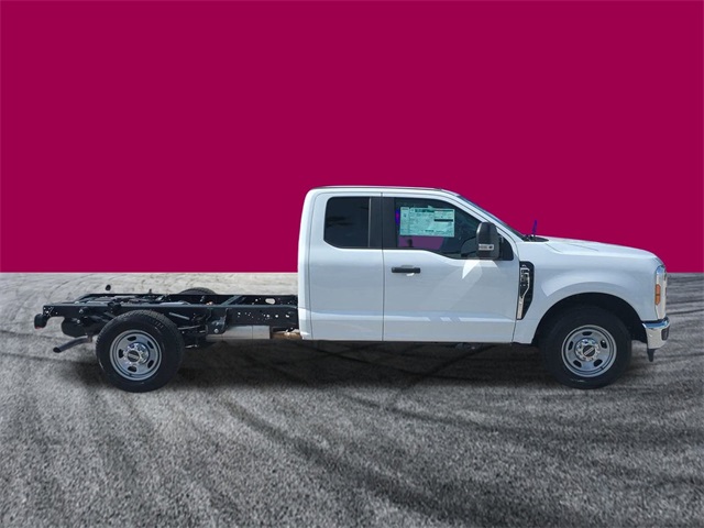 2025 Ford F-350 XL photo 3