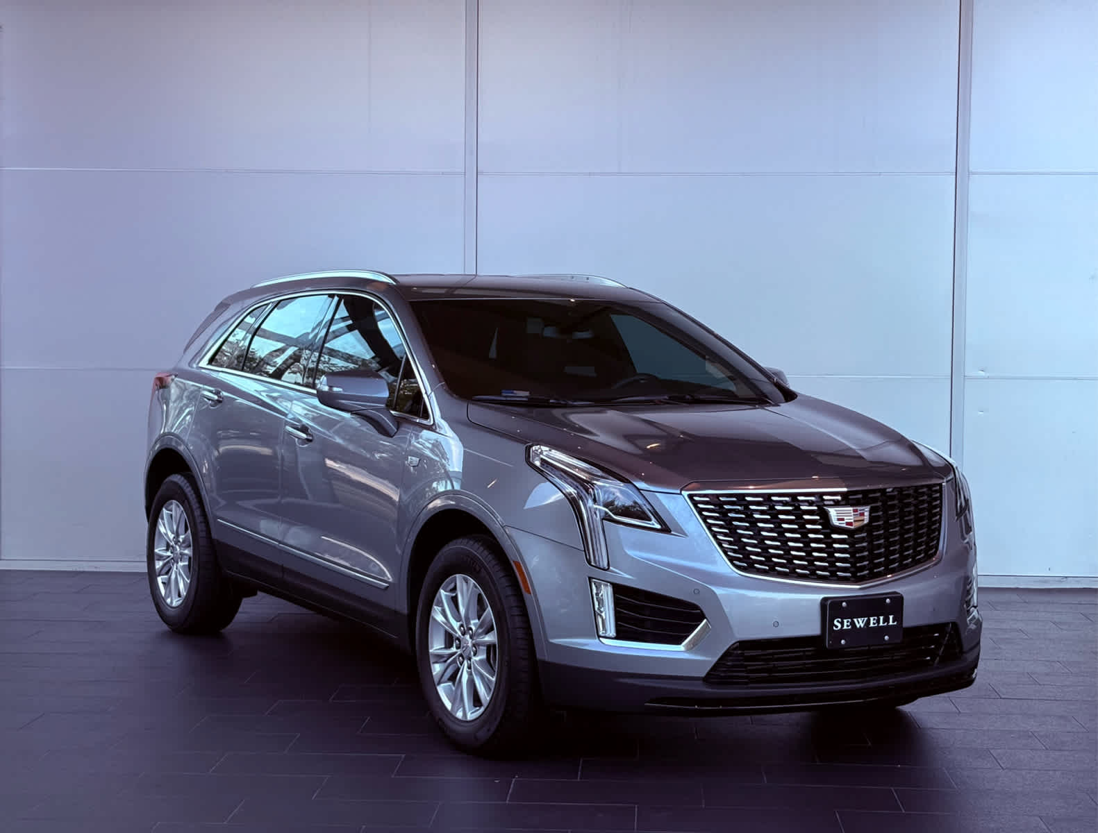 2025 Cadillac XT5 Luxury photo 2
