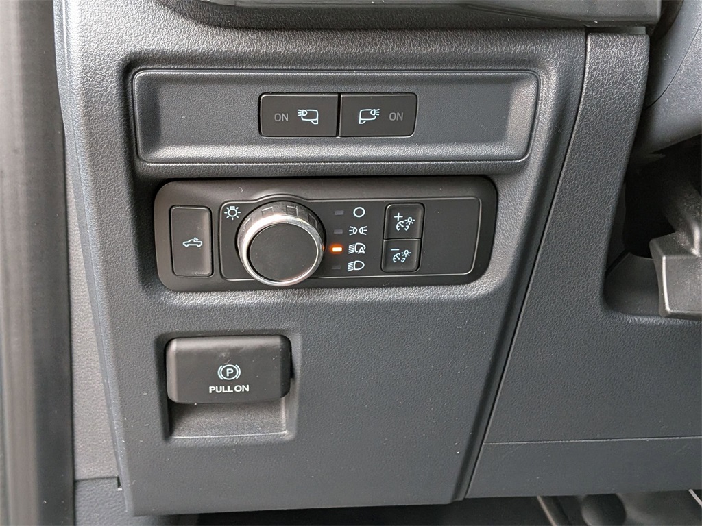 2022 Ford F-150 XL photo 12