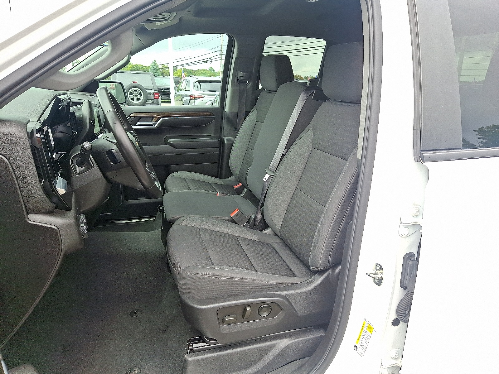 2022 Chevrolet Silverado 1500 LT photo 13
